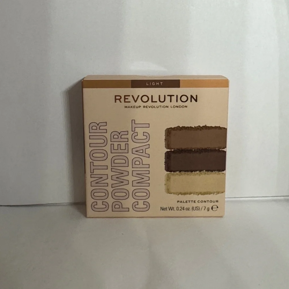 Makeup Revolution Contour Palette - Available In Deep Or Light Shade, New